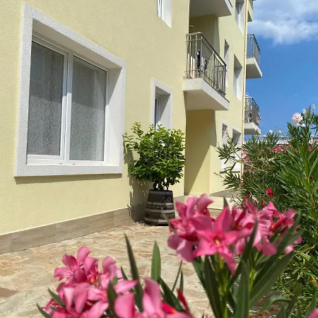 Byala Friendy Sea Apartment *